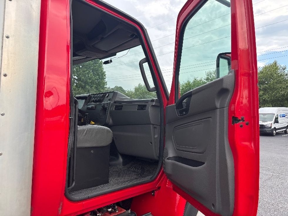 Medium Duty Box Truck-Light and Medium Duty Trucks-International-2020-MV607-Forest Park-GA-126,887\n\t\tmiles-$ 64,250 - Image 20