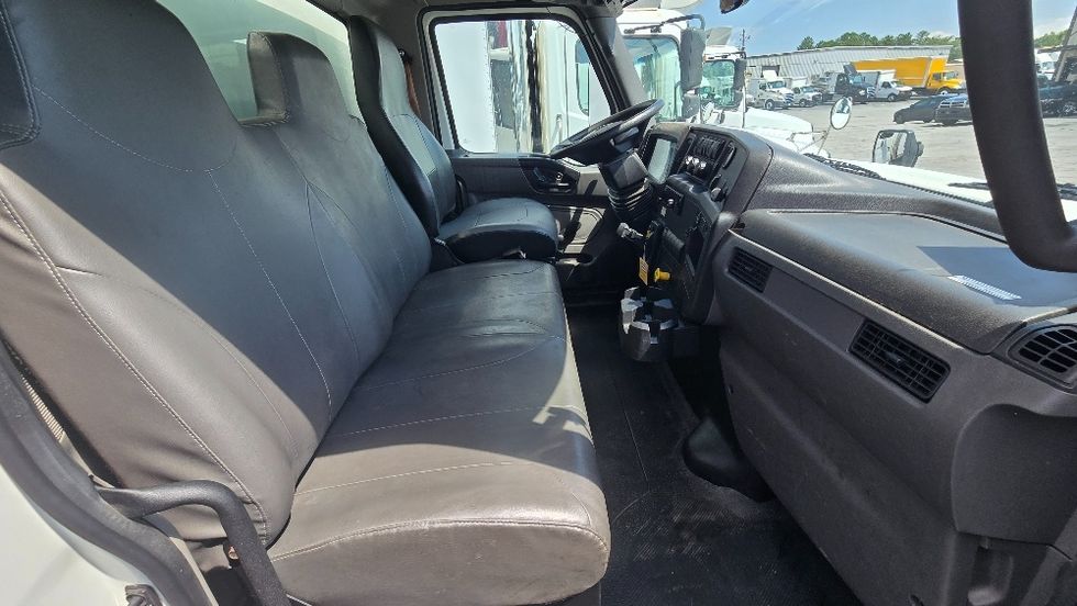 Medium Duty Box Truck-Light and Medium Duty Trucks-International-2020-MV607-Forest Park-GA-136,809\n\t\tmiles-$ 42,000 - Image 21