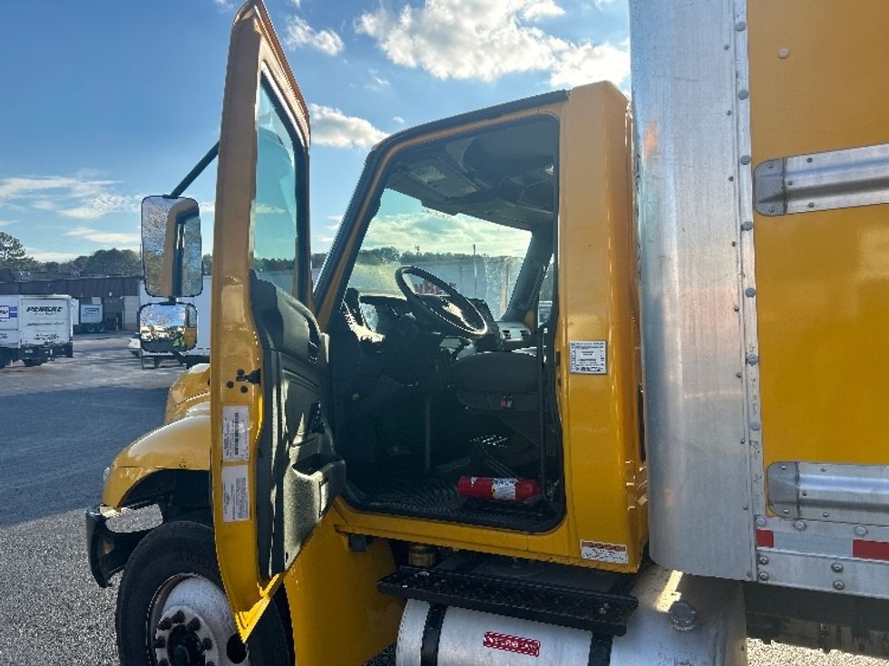 Medium Duty Box Truck-Light and Medium Duty Trucks-International-2020-MV607-Forest Park-GA-160,997\n\t\tmiles-$ 36,750 - Image 16