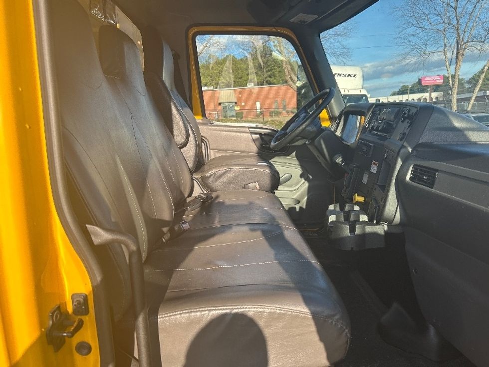 Medium Duty Box Truck-Light and Medium Duty Trucks-International-2020-MV607-Forest Park-GA-160,997\n\t\tmiles-$ 36,750 - Image 22