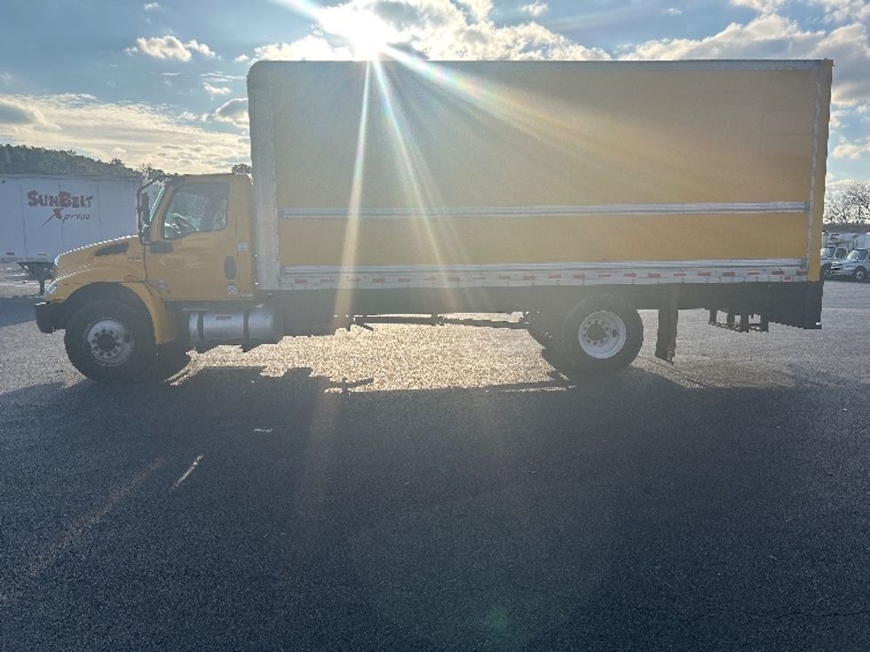 Medium Duty Box Truck-Light and Medium Duty Trucks-International-2020-MV607-Forest Park-GA-160,997\n\t\tmiles-$ 36,750 - Image 4