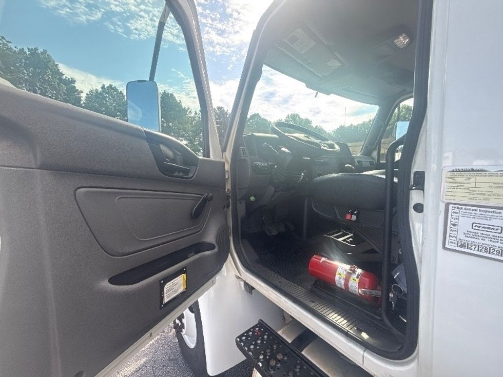 Medium Duty Box Truck-Light and Medium Duty Trucks-International-2020-MV607-Forest Park-GA-175,071\n\t\tmiles-$ 36,500 - Image 16