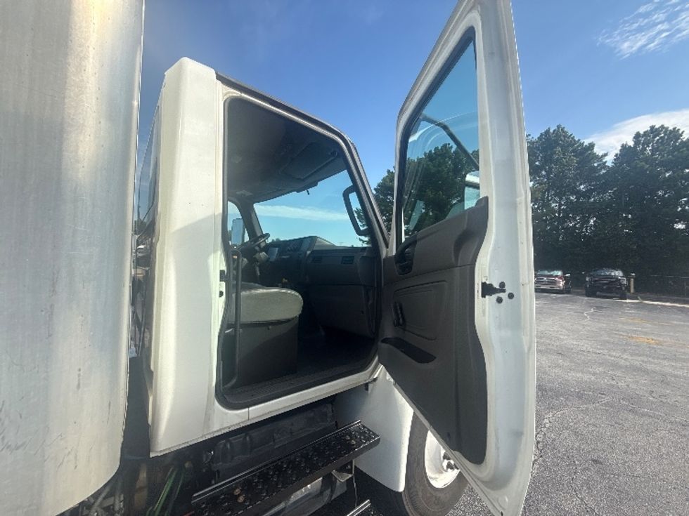 Medium Duty Box Truck-Light and Medium Duty Trucks-International-2020-MV607-Forest Park-GA-175,071\n\t\tmiles-$ 36,500 - Image 20