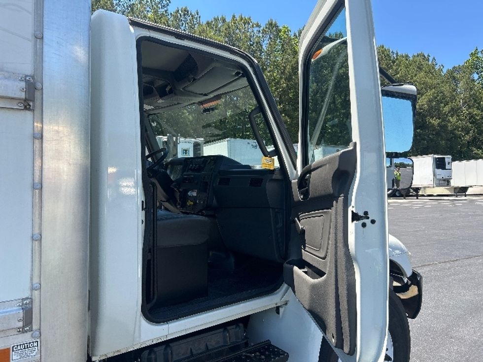 Medium Duty Box Truck-Light and Medium Duty Trucks-International-2020-MV607-Forest Park-GA-178,018\n\t\tmiles-$ 48,750 - Image 19