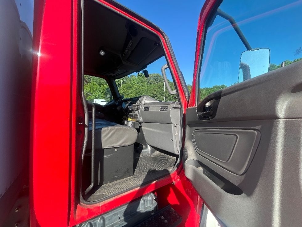 Medium Duty Box Truck-Light and Medium Duty Trucks-International-2020-MV607-Forest Park-GA-199,873\n\t\tmiles-$ 47,500 - Image 18