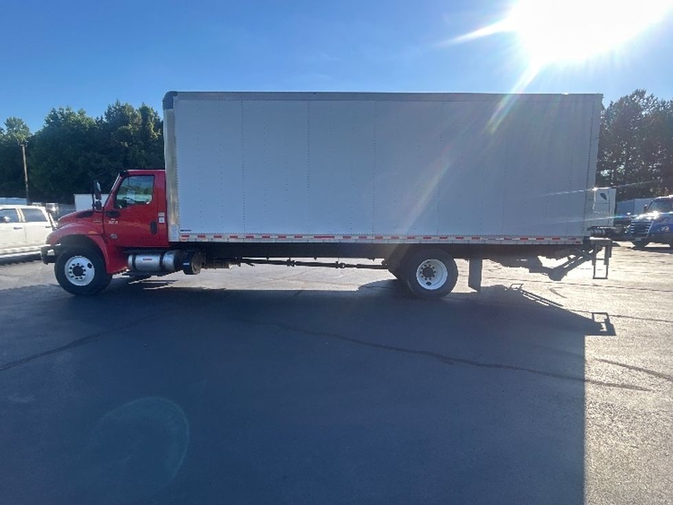 Medium Duty Box Truck-Light and Medium Duty Trucks-International-2020-MV607-Forest Park-GA-199,873\n\t\tmiles-$ 47,500 - Image 4
