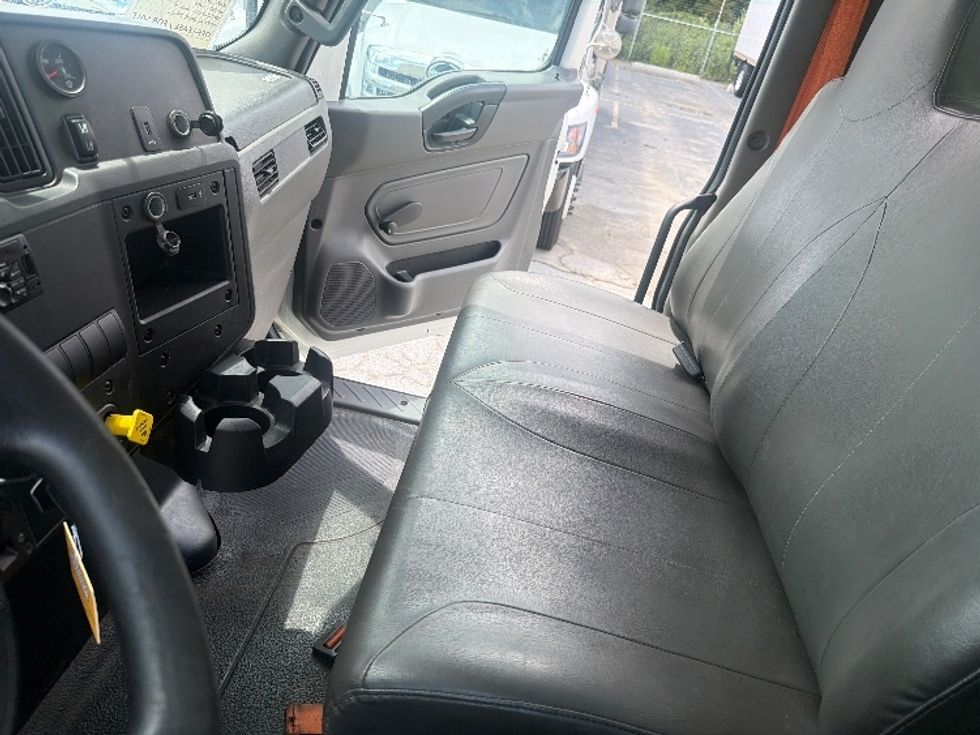 Medium Duty Box Truck-Light and Medium Duty Trucks-International-2020-MV607-Forest Park-GA-90,174\n\t\tmiles-$ 46,500 - Image 17