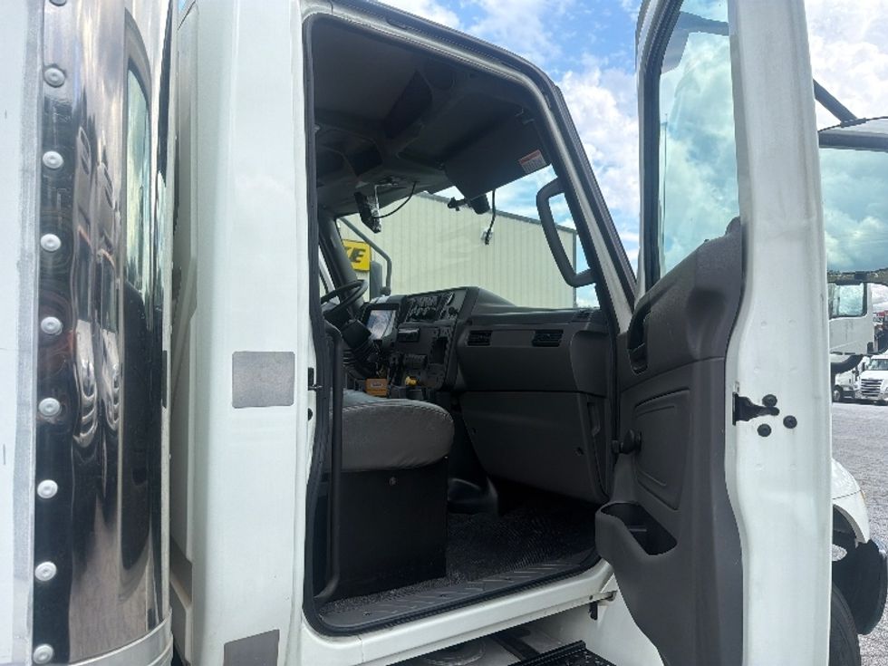 Medium Duty Box Truck-Light and Medium Duty Trucks-International-2020-MV607-Forest Park-GA-90,174\n\t\tmiles-$ 46,500 - Image 19