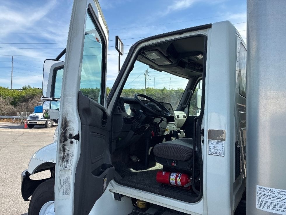 Medium Duty Box Truck-Light and Medium Duty Trucks-International-2020-MV607-Fort Wayne-IN-201,434\n\t\tmiles-$ 45,250 - Image 16