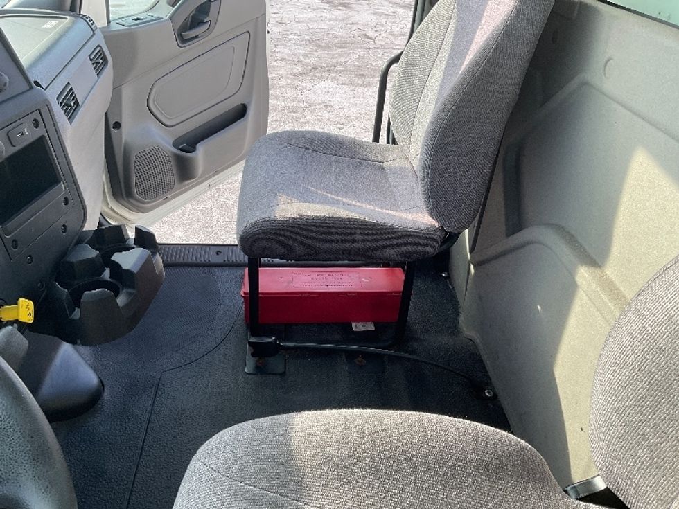 Medium Duty Box Truck-Light and Medium Duty Trucks-International-2020-MV607-Fort Wayne-IN-292,025\n\t\tmiles-$ 24,750 - Image 19