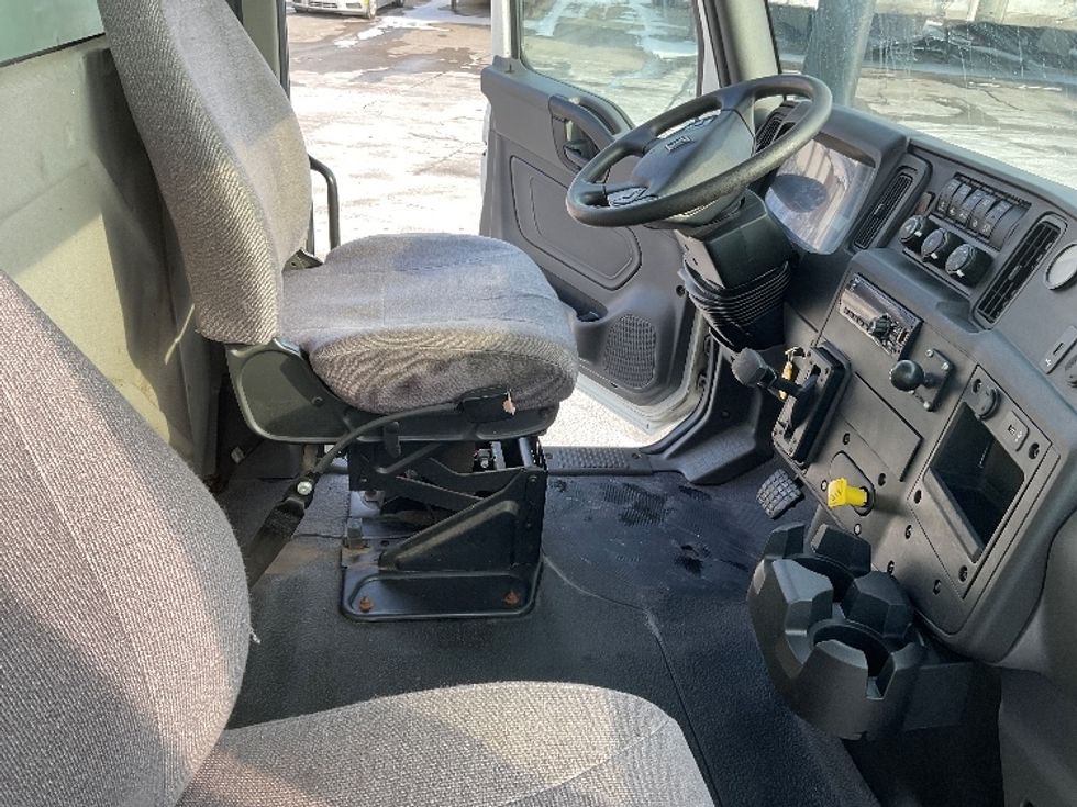 Medium Duty Box Truck-Light and Medium Duty Trucks-International-2020-MV607-Fort Wayne-IN-292,025\n\t\tmiles-$ 24,750 - Image 22