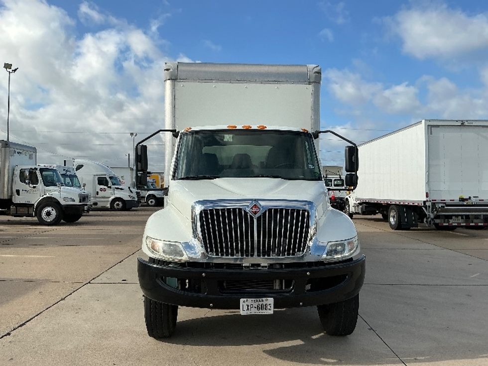 Medium Duty Box Truck-Light and Medium Duty Trucks-International-2020-MV607-Fort Worth-TX-17,919\n\t\tmiles-$ 59,250 - Image 2