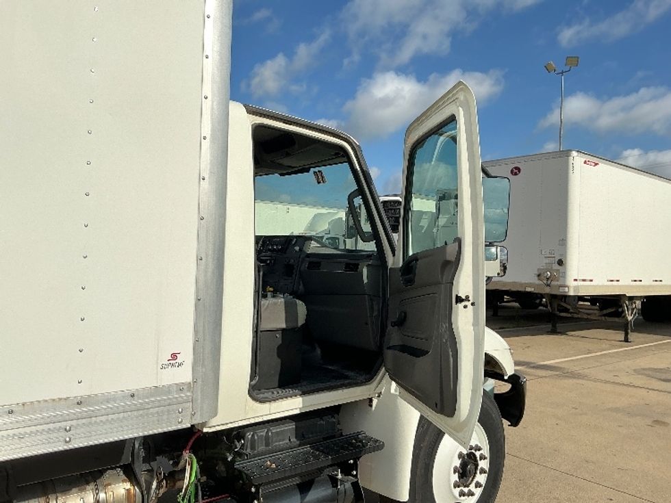 Medium Duty Box Truck-Light and Medium Duty Trucks-International-2020-MV607-Fort Worth-TX-17,919\n\t\tmiles-$ 59,250 - Image 20