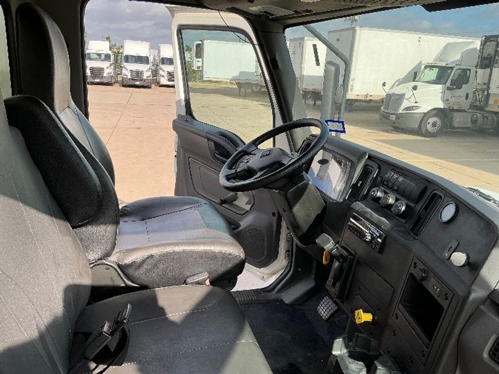 Medium Duty Box Truck-Light and Medium Duty Trucks-International-2020-MV607-Fort Worth-TX-17,919\n\t\tmiles-$ 59,250 - Image 22