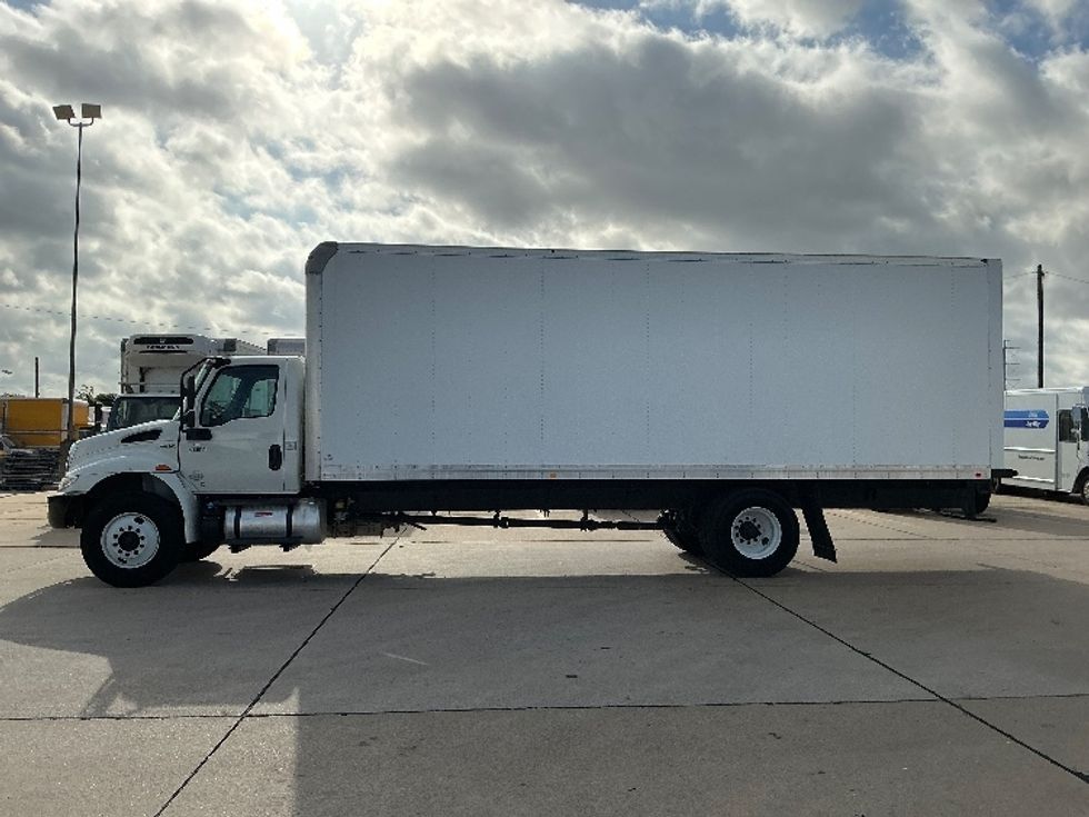 Medium Duty Box Truck-Light and Medium Duty Trucks-International-2020-MV607-Fort Worth-TX-17,919\n\t\tmiles-$ 59,250 - Image 4