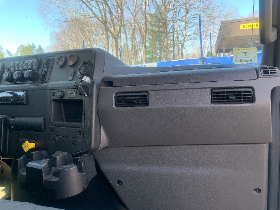 Medium Duty Box Truck-Light and Medium Duty Trucks-International-2020-MV607-Franklin-MA-75,556\n\t\tmiles-$ 56,750 - Image 21