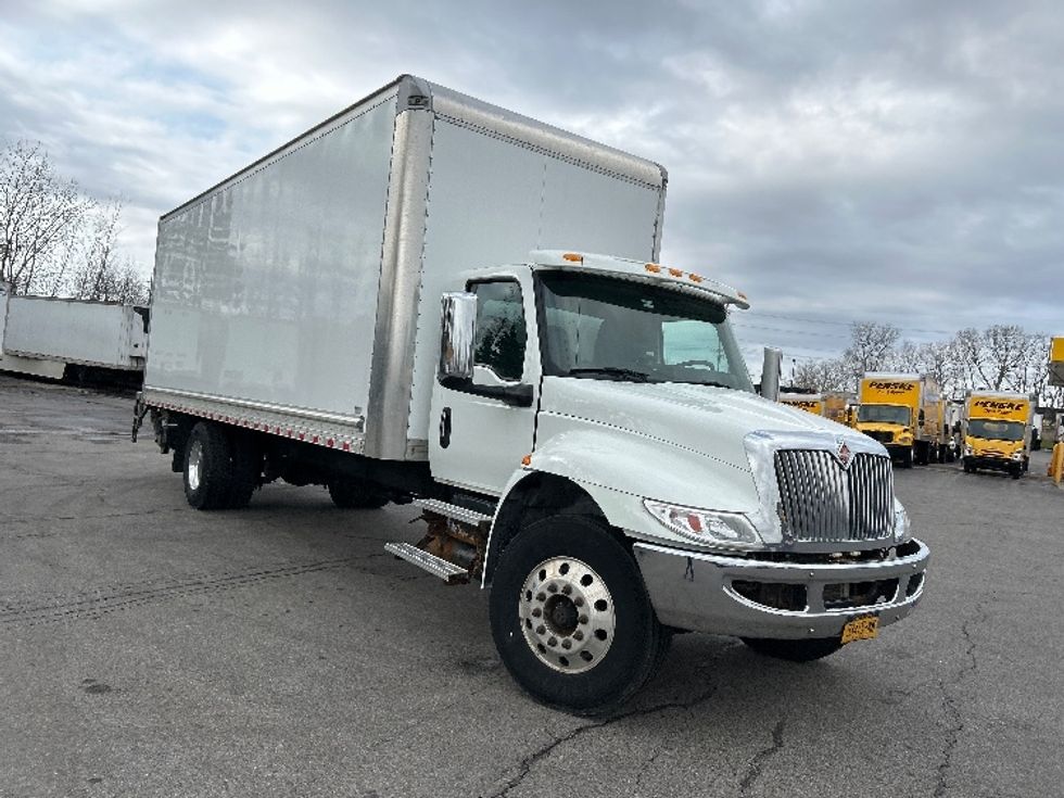 Medium Duty Box Truck-Light and Medium Duty Trucks-International-2020-MV607-Fredonia-NY-122,167\n\t\tmiles-$ 53,000 - Image 1