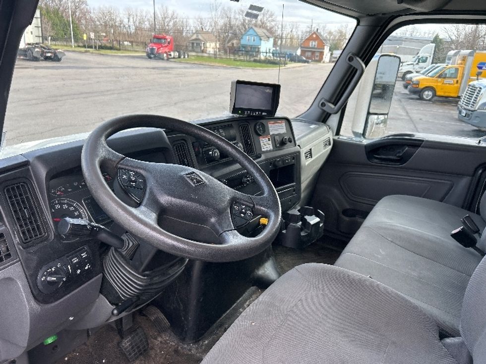 Medium Duty Box Truck-Light and Medium Duty Trucks-International-2020-MV607-Fredonia-NY-122,167\n\t\tmiles-$ 53,000 - Image 17
