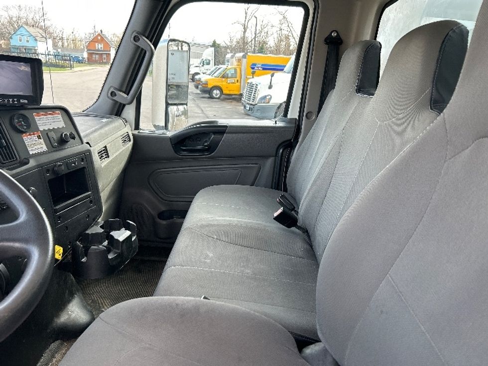 Medium Duty Box Truck-Light and Medium Duty Trucks-International-2020-MV607-Fredonia-NY-122,167\n\t\tmiles-$ 53,000 - Image 19