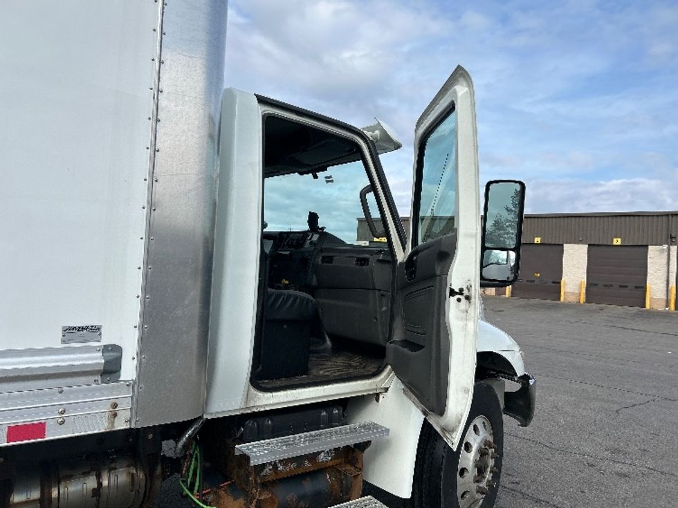 Medium Duty Box Truck-Light and Medium Duty Trucks-International-2020-MV607-Fredonia-NY-122,167\n\t\tmiles-$ 53,000 - Image 20