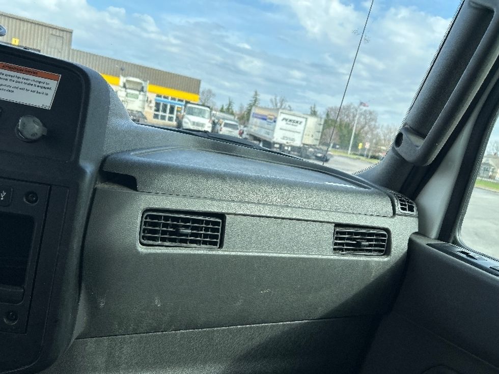 Medium Duty Box Truck-Light and Medium Duty Trucks-International-2020-MV607-Fredonia-NY-122,167\n\t\tmiles-$ 53,000 - Image 21