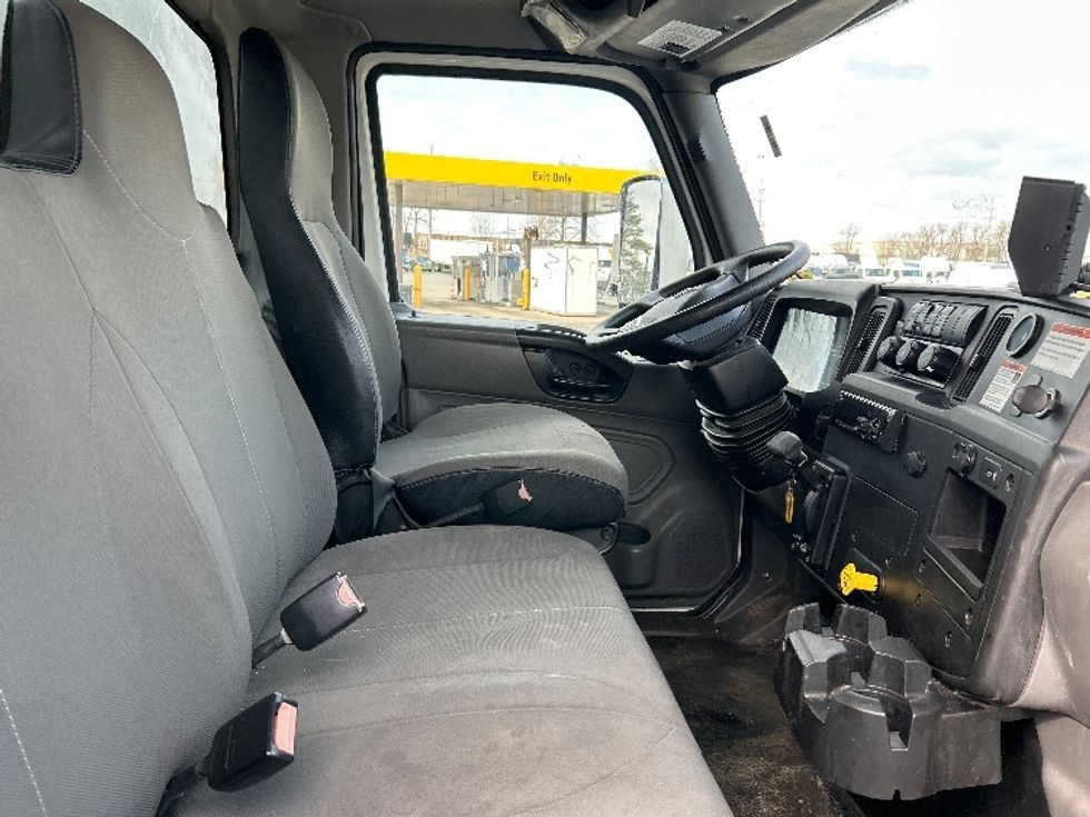 Medium Duty Box Truck-Light and Medium Duty Trucks-International-2020-MV607-Fredonia-NY-122,167\n\t\tmiles-$ 53,000 - Image 22