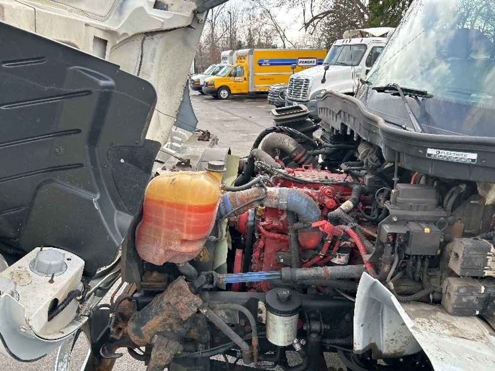 Medium Duty Box Truck-Light and Medium Duty Trucks-International-2020-MV607-Fredonia-NY-122,167\n\t\tmiles-$ 53,000 - Image 24