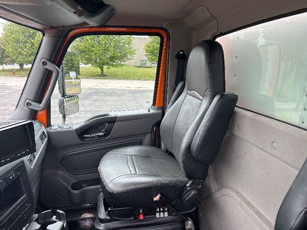 Medium Duty Box Truck-Light and Medium Duty Trucks-International-2020-MV607-Fredonia-NY-208,600\n\t\tmiles-$ 53,000 - Image 19