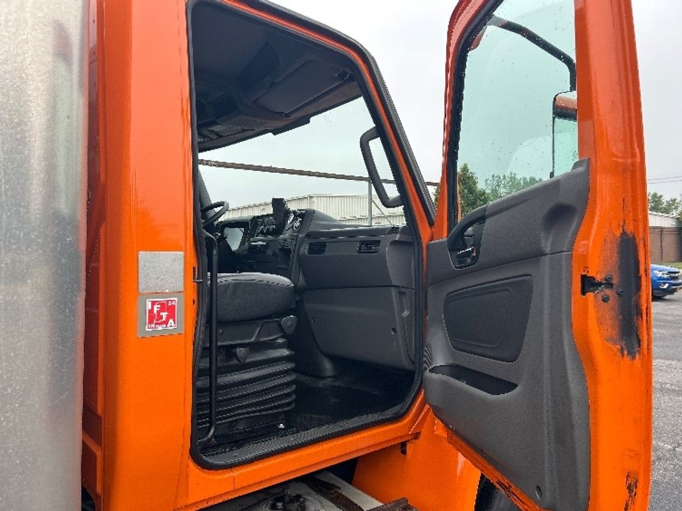 Medium Duty Box Truck-Light and Medium Duty Trucks-International-2020-MV607-Fredonia-NY-208,600\n\t\tmiles-$ 53,000 - Image 20