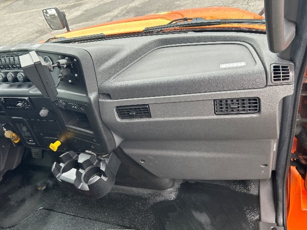 Medium Duty Box Truck-Light and Medium Duty Trucks-International-2020-MV607-Fredonia-NY-208,600\n\t\tmiles-$ 53,000 - Image 21