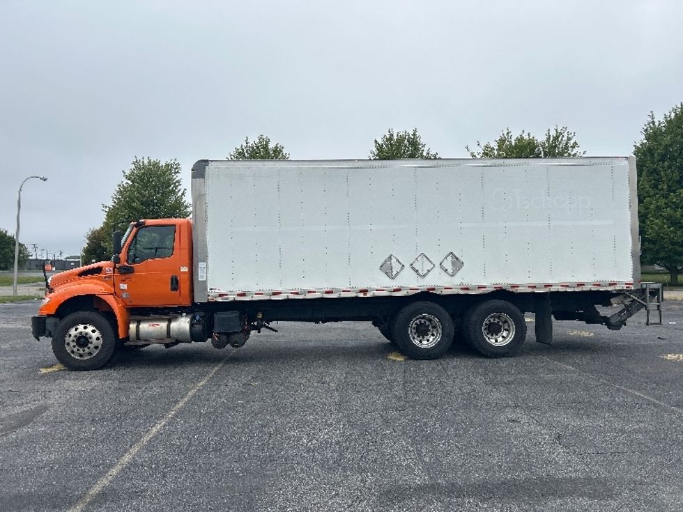 Medium Duty Box Truck-Light and Medium Duty Trucks-International-2020-MV607-Fredonia-NY-208,600\n\t\tmiles-$ 53,000 - Image 4