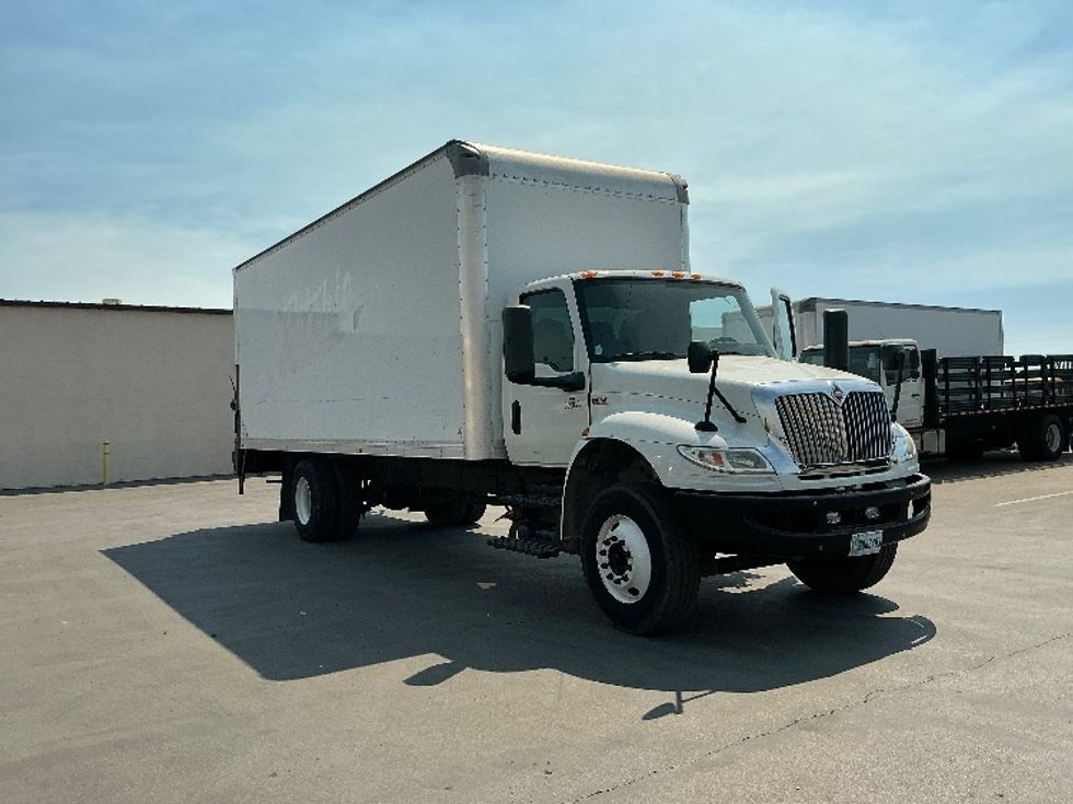 Medium Duty Box Truck-Light and Medium Duty Trucks-International-2020-MV607-Fresno-CA-122,157\n\t\tmiles-$ 56,500 - Image 1