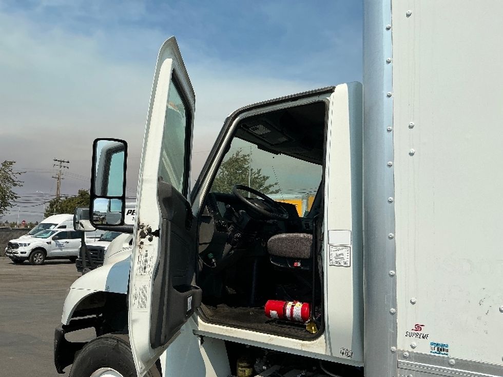 Medium Duty Box Truck-Light and Medium Duty Trucks-International-2020-MV607-Fresno-CA-122,157\n\t\tmiles-$ 56,500 - Image 16