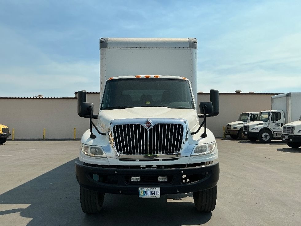 Medium Duty Box Truck-Light and Medium Duty Trucks-International-2020-MV607-Fresno-CA-122,157\n\t\tmiles-$ 56,500 - Image 2