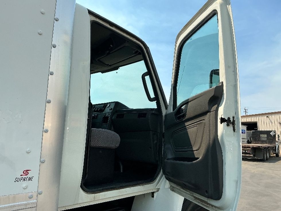 Medium Duty Box Truck-Light and Medium Duty Trucks-International-2020-MV607-Fresno-CA-122,157\n\t\tmiles-$ 56,500 - Image 20