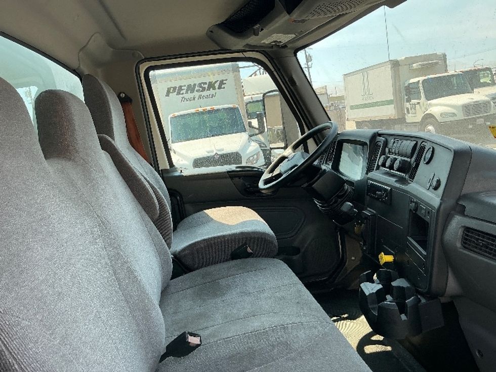 Medium Duty Box Truck-Light and Medium Duty Trucks-International-2020-MV607-Fresno-CA-122,157\n\t\tmiles-$ 56,500 - Image 22