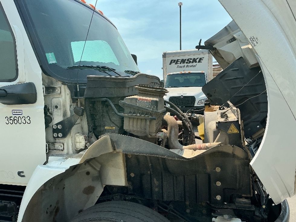 Medium Duty Box Truck-Light and Medium Duty Trucks-International-2020-MV607-Fresno-CA-122,157\n\t\tmiles-$ 56,500 - Image 23