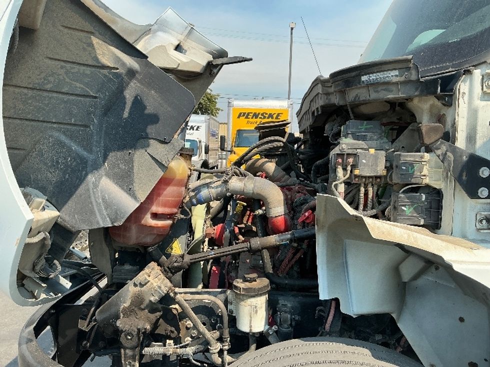 Medium Duty Box Truck-Light and Medium Duty Trucks-International-2020-MV607-Fresno-CA-122,157\n\t\tmiles-$ 56,500 - Image 24