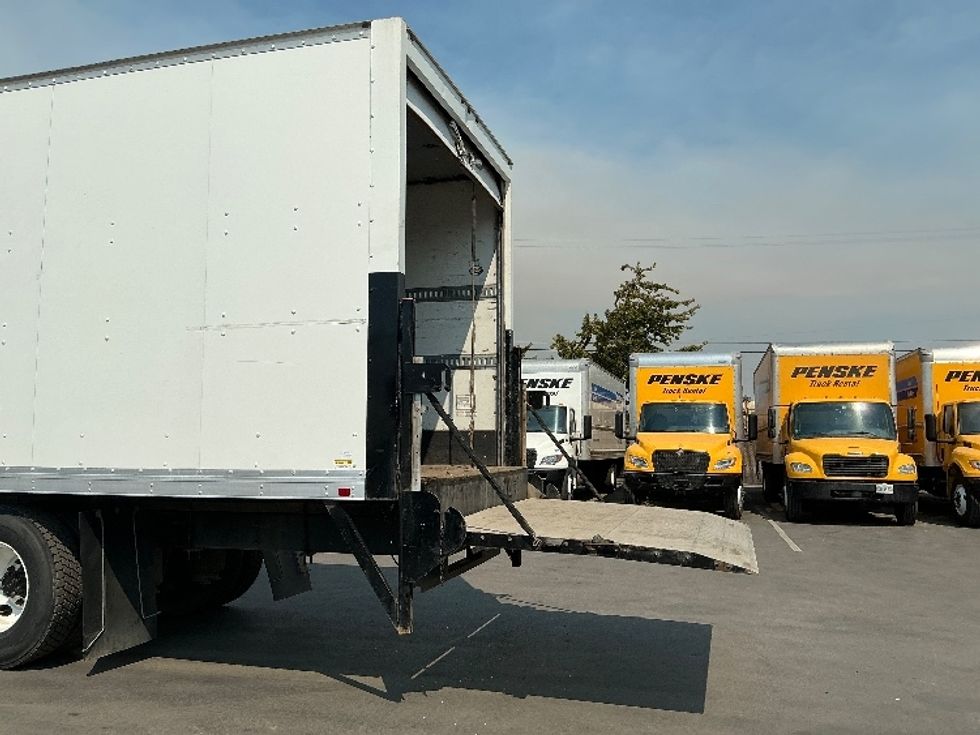 Medium Duty Box Truck-Light and Medium Duty Trucks-International-2020-MV607-Fresno-CA-122,157\n\t\tmiles-$ 56,500 - Image 25
