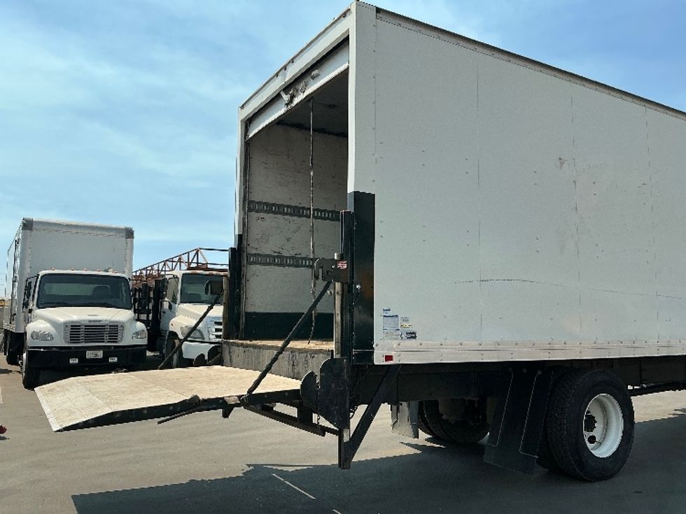 Medium Duty Box Truck-Light and Medium Duty Trucks-International-2020-MV607-Fresno-CA-122,157\n\t\tmiles-$ 56,500 - Image 26