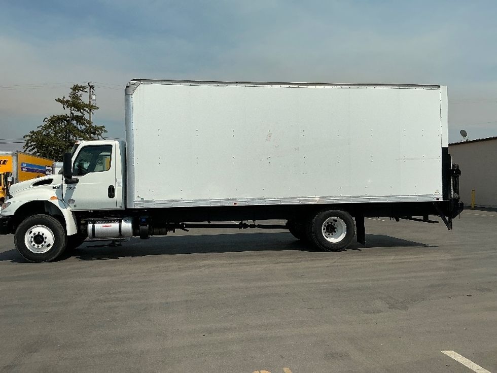 Medium Duty Box Truck-Light and Medium Duty Trucks-International-2020-MV607-Fresno-CA-122,157\n\t\tmiles-$ 56,500 - Image 4