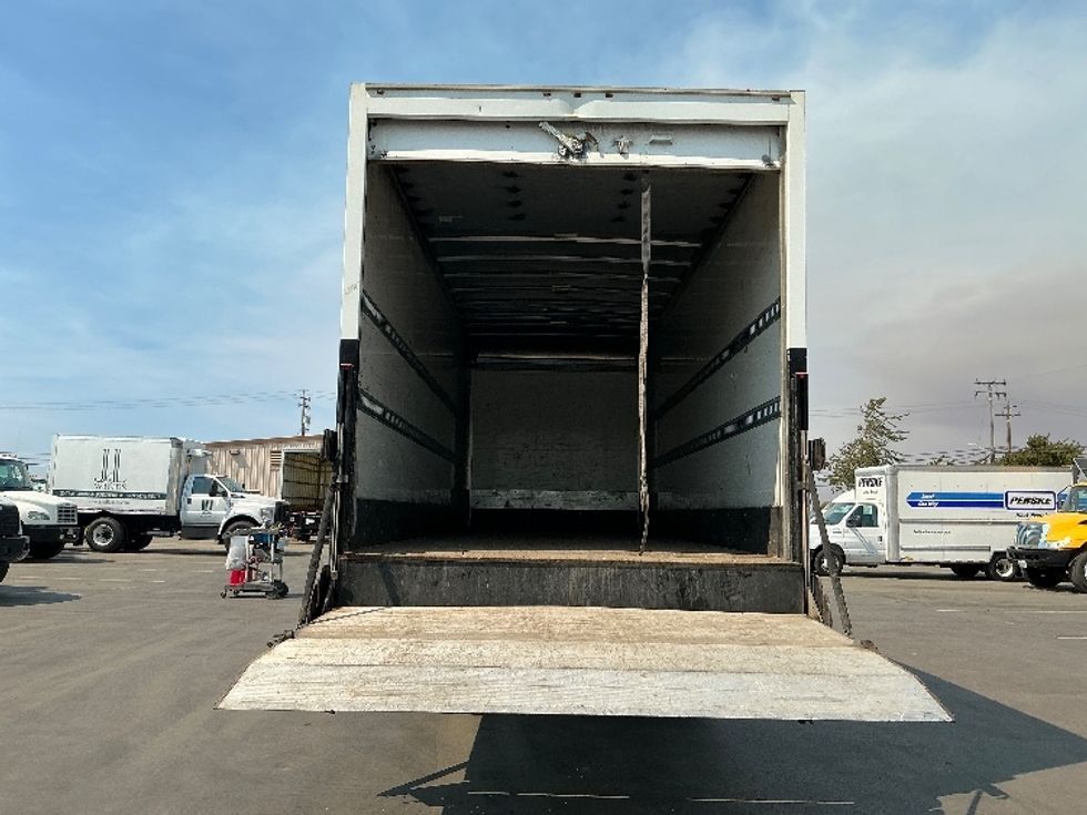 Medium Duty Box Truck-Light and Medium Duty Trucks-International-2020-MV607-Fresno-CA-122,157\n\t\tmiles-$ 56,500 - Image 9