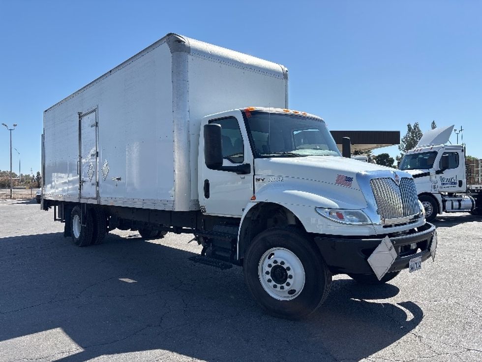 Medium Duty Box Truck-Light and Medium Duty Trucks-International-2020-MV607-Fresno-CA-137,283\n\t\tmiles-$ 55,000 - Image 1