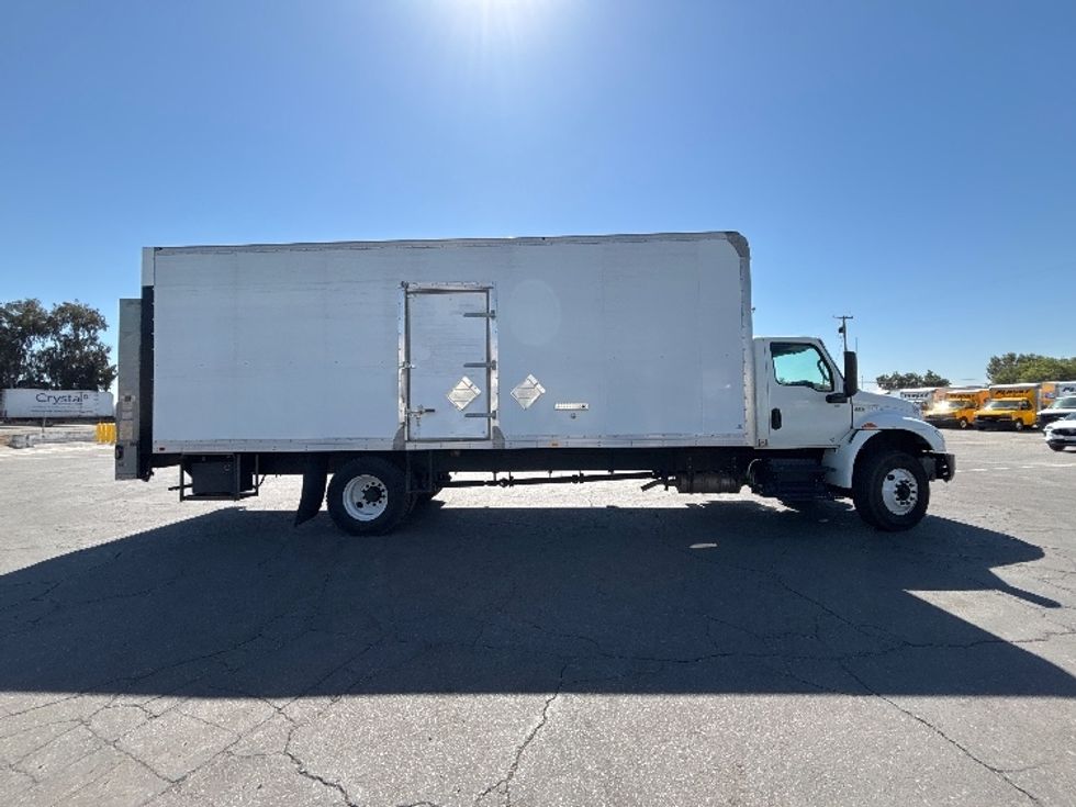 Medium Duty Box Truck-Light and Medium Duty Trucks-International-2020-MV607-Fresno-CA-137,283\n\t\tmiles-$ 55,000 - Image 15