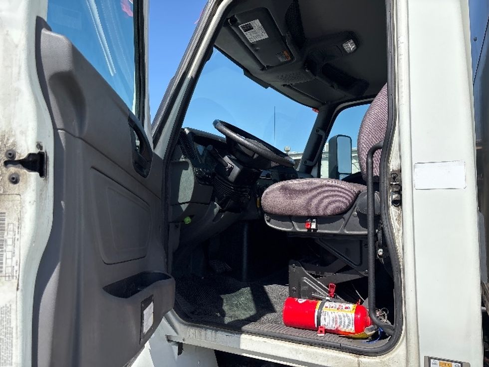 Medium Duty Box Truck-Light and Medium Duty Trucks-International-2020-MV607-Fresno-CA-137,283\n\t\tmiles-$ 55,000 - Image 16