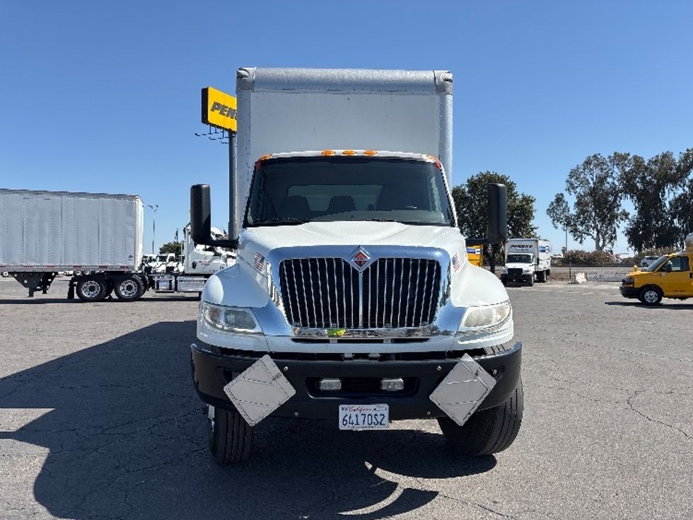 Medium Duty Box Truck-Light and Medium Duty Trucks-International-2020-MV607-Fresno-CA-137,283\n\t\tmiles-$ 55,000 - Image 2