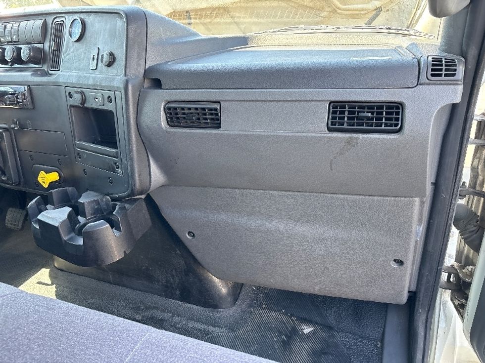 Medium Duty Box Truck-Light and Medium Duty Trucks-International-2020-MV607-Fresno-CA-137,283\n\t\tmiles-$ 55,000 - Image 21