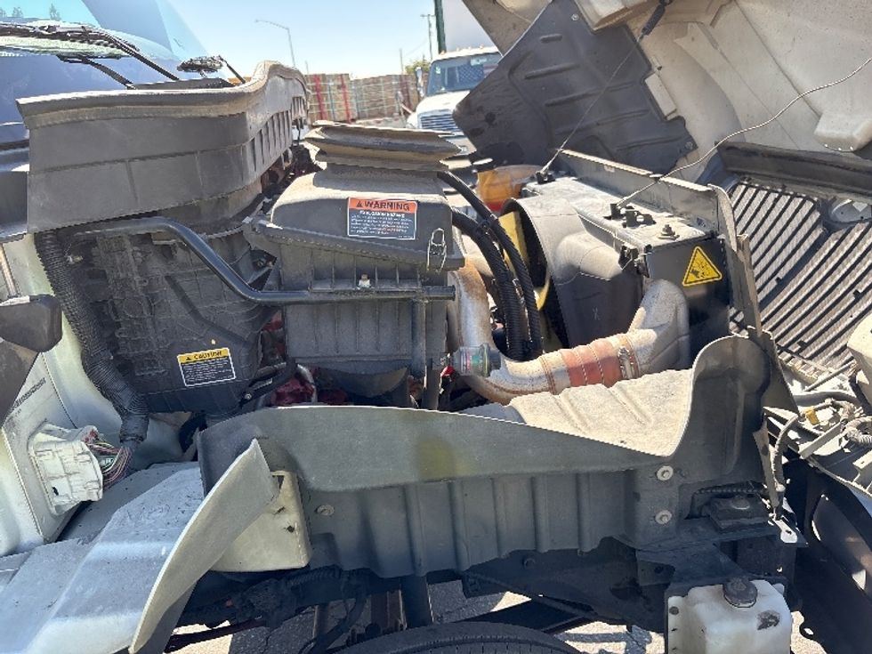 Medium Duty Box Truck-Light and Medium Duty Trucks-International-2020-MV607-Fresno-CA-137,283\n\t\tmiles-$ 55,000 - Image 23