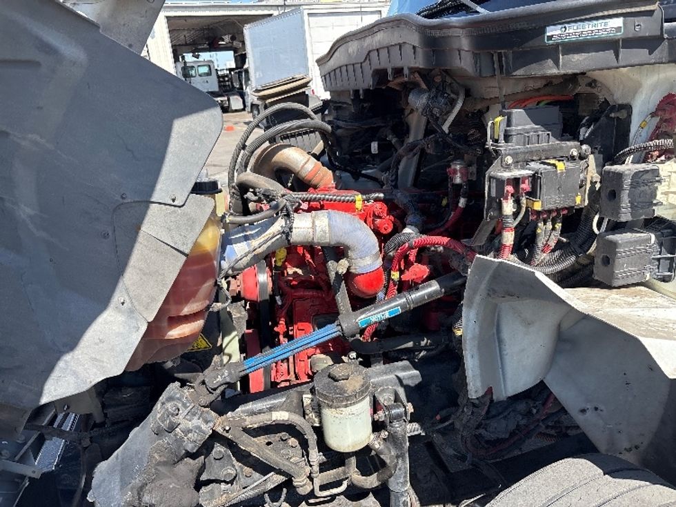Medium Duty Box Truck-Light and Medium Duty Trucks-International-2020-MV607-Fresno-CA-137,283\n\t\tmiles-$ 55,000 - Image 24