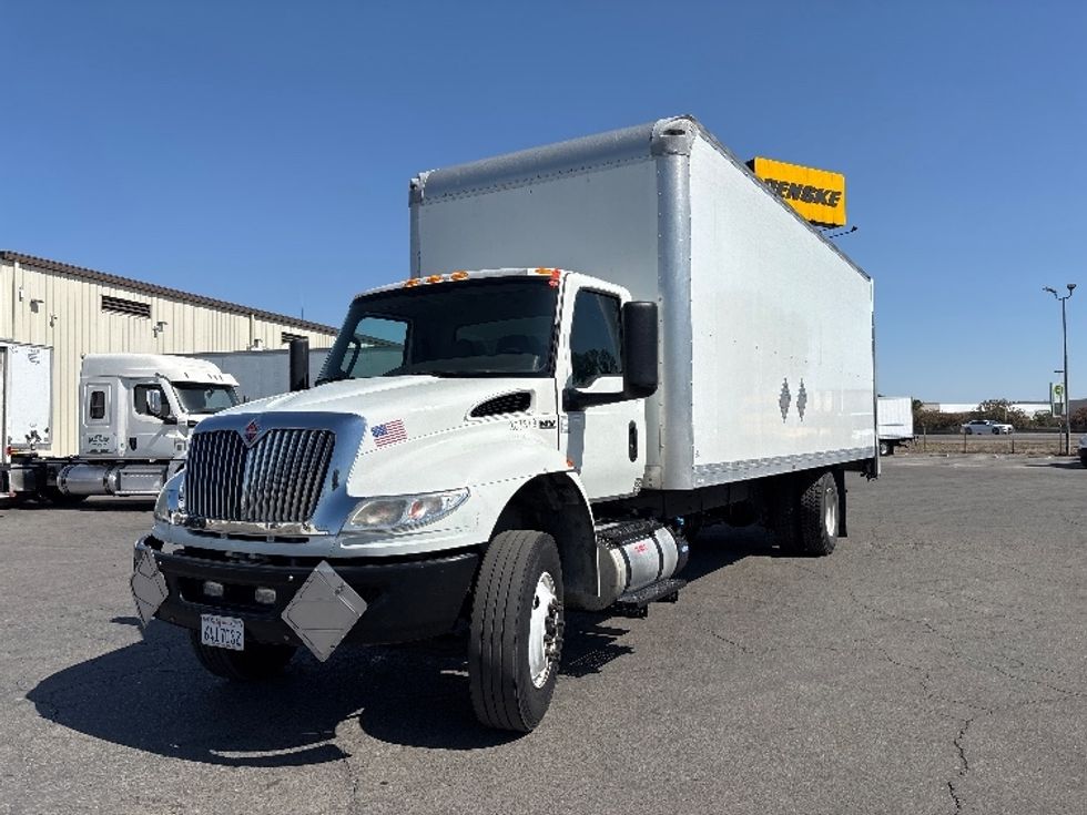 Medium Duty Box Truck-Light and Medium Duty Trucks-International-2020-MV607-Fresno-CA-137,283\n\t\tmiles-$ 55,000 - Image 3